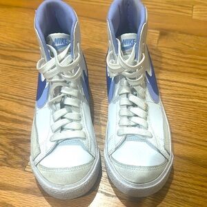 Nike Blazer Mid 77
4.5 youth blue and purple
